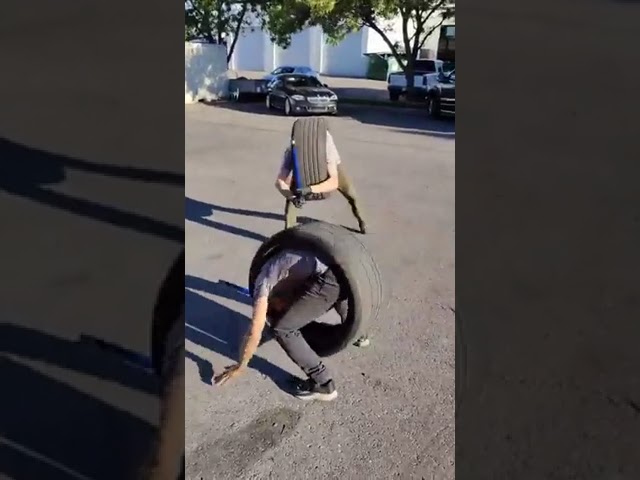 no me contesta seguro esta con otra